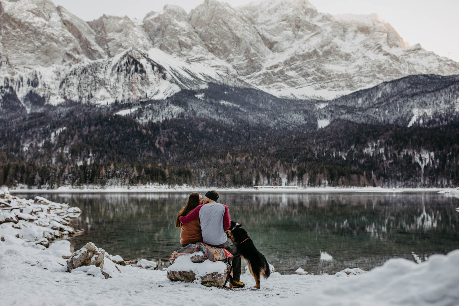 Paarfotos im Winter Schnee Zugspitze Alpen Panorama Fotograf Garmisch