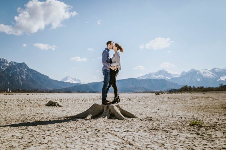 Paarfotos im Allgäu im leeren Forggensee Fotograf Füssen