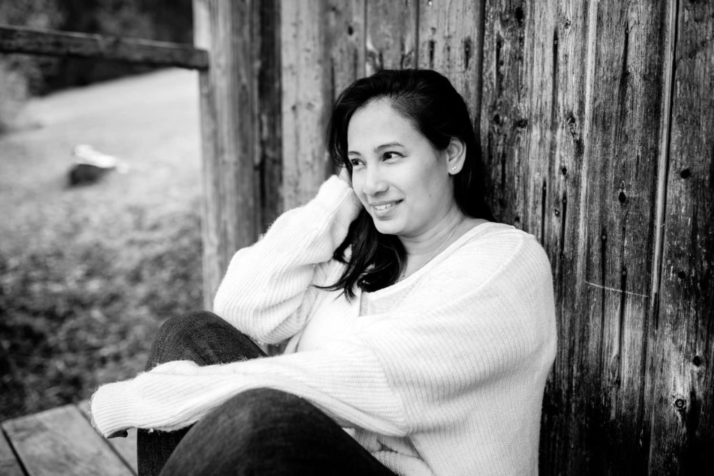 Business Portrait Homepage Fotos in schwarz weiß vor einem Stadl Fotograf