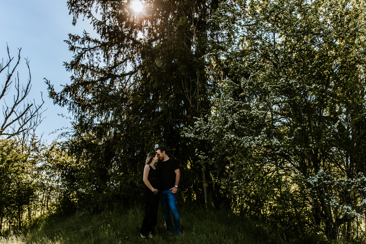 Babybauch Fotos in der Natur in der Nähe von Penzberg