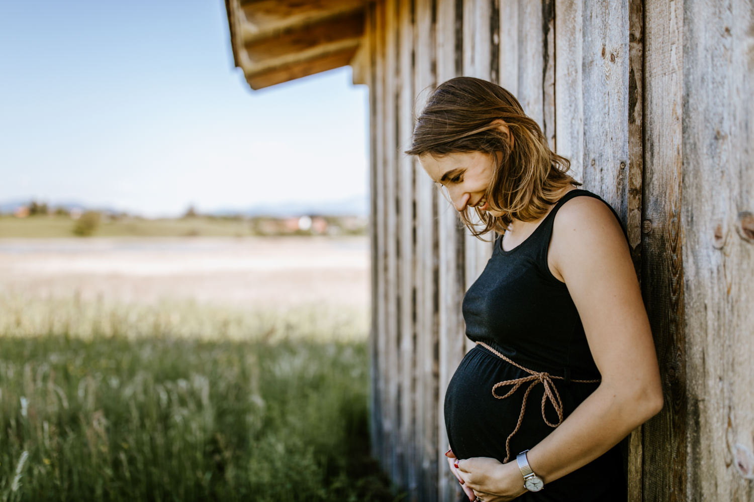 Babybauch Foto am Stadl Iffeldorf Fotografin