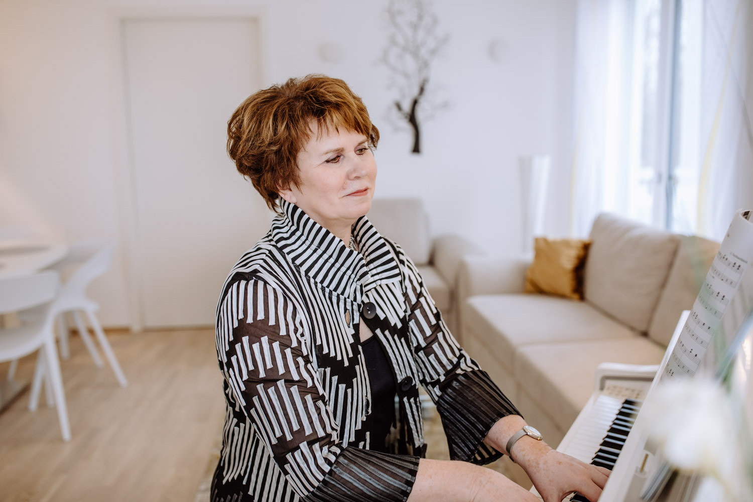 Frau spielt Klavier - Fotograf Weilheim