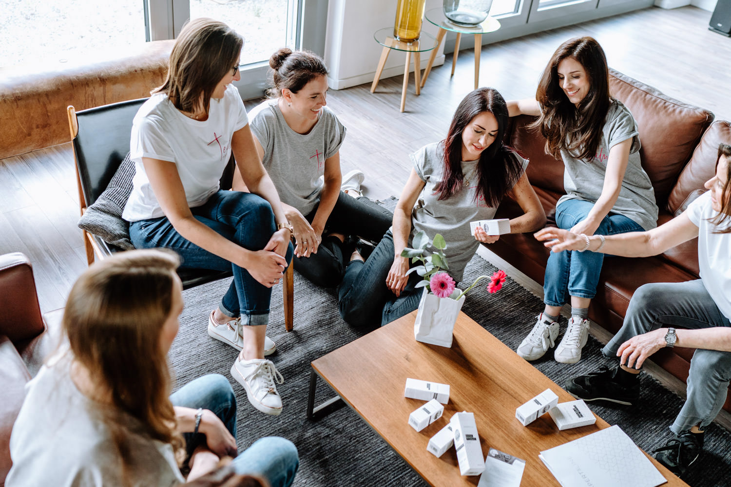 Team sitzt bei einem Meeting - Imagekampagne - Businessfotos München