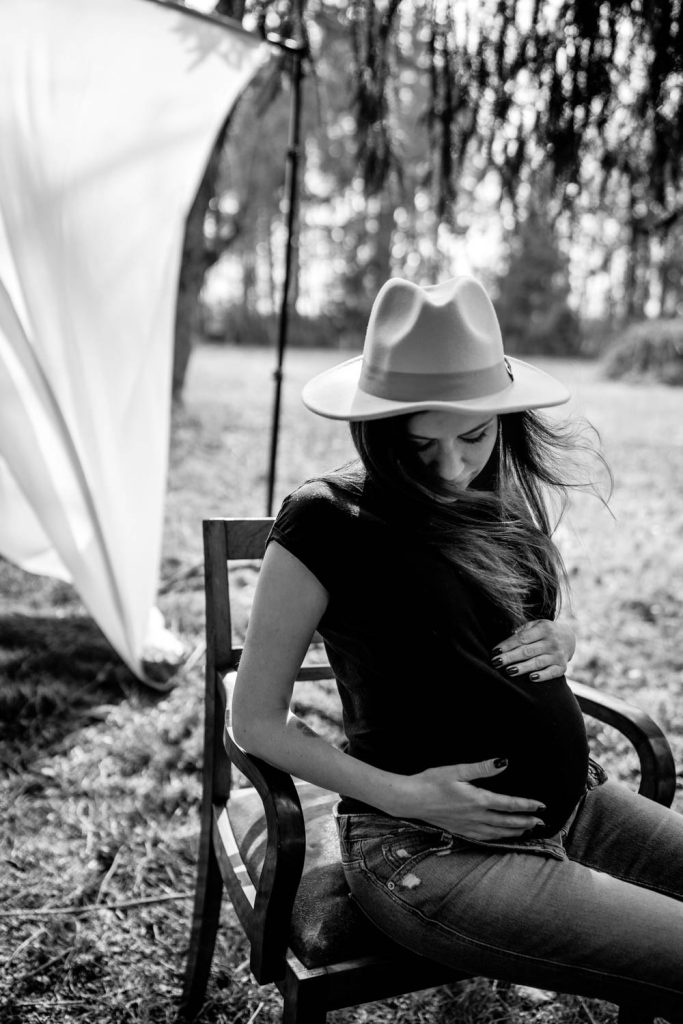 Premium Babybauchfotos in Weilheim in schwarz weiß