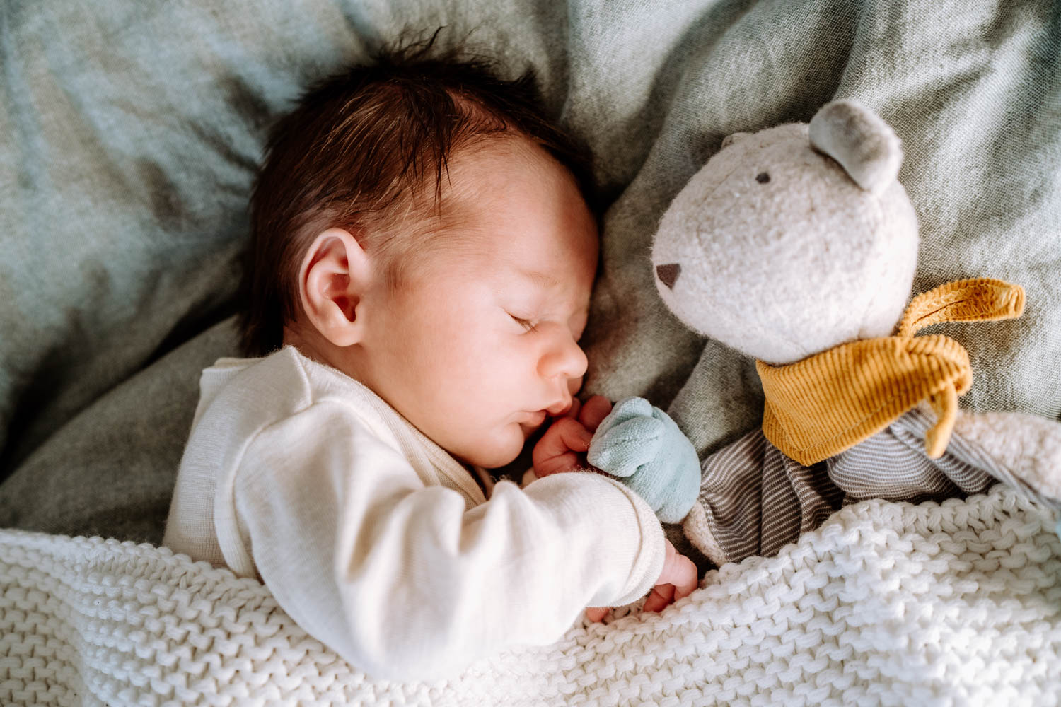 Baby schläft beim Fotoshooting in Murnau
