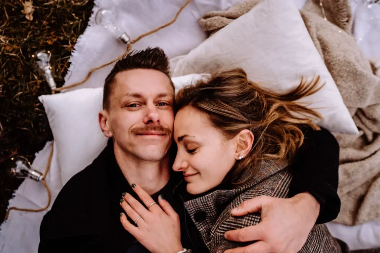 Zeit zu zweit beim Paarshooting in der Natur am Starnberger See