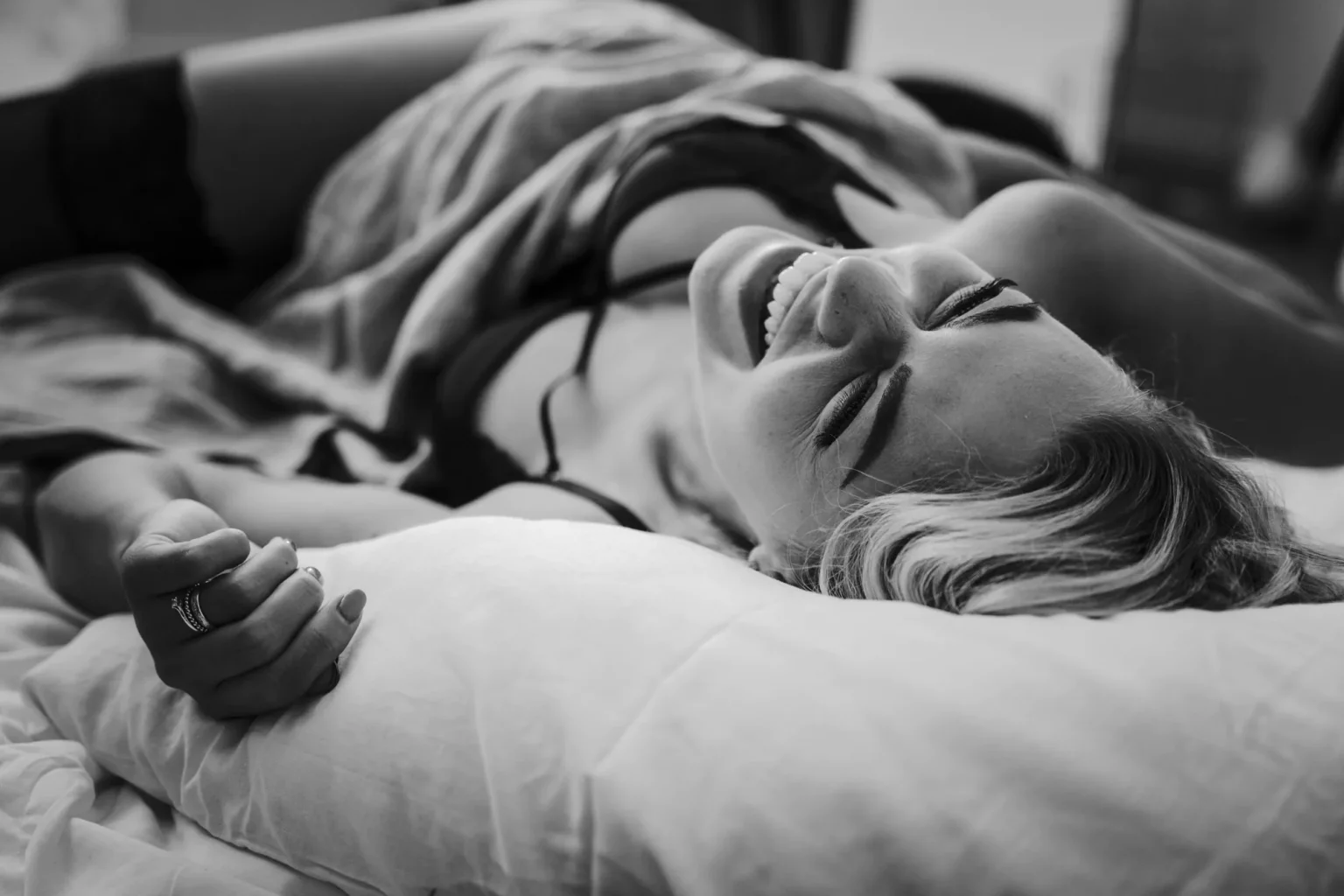 Boudoir Fotos in schwarz weiß