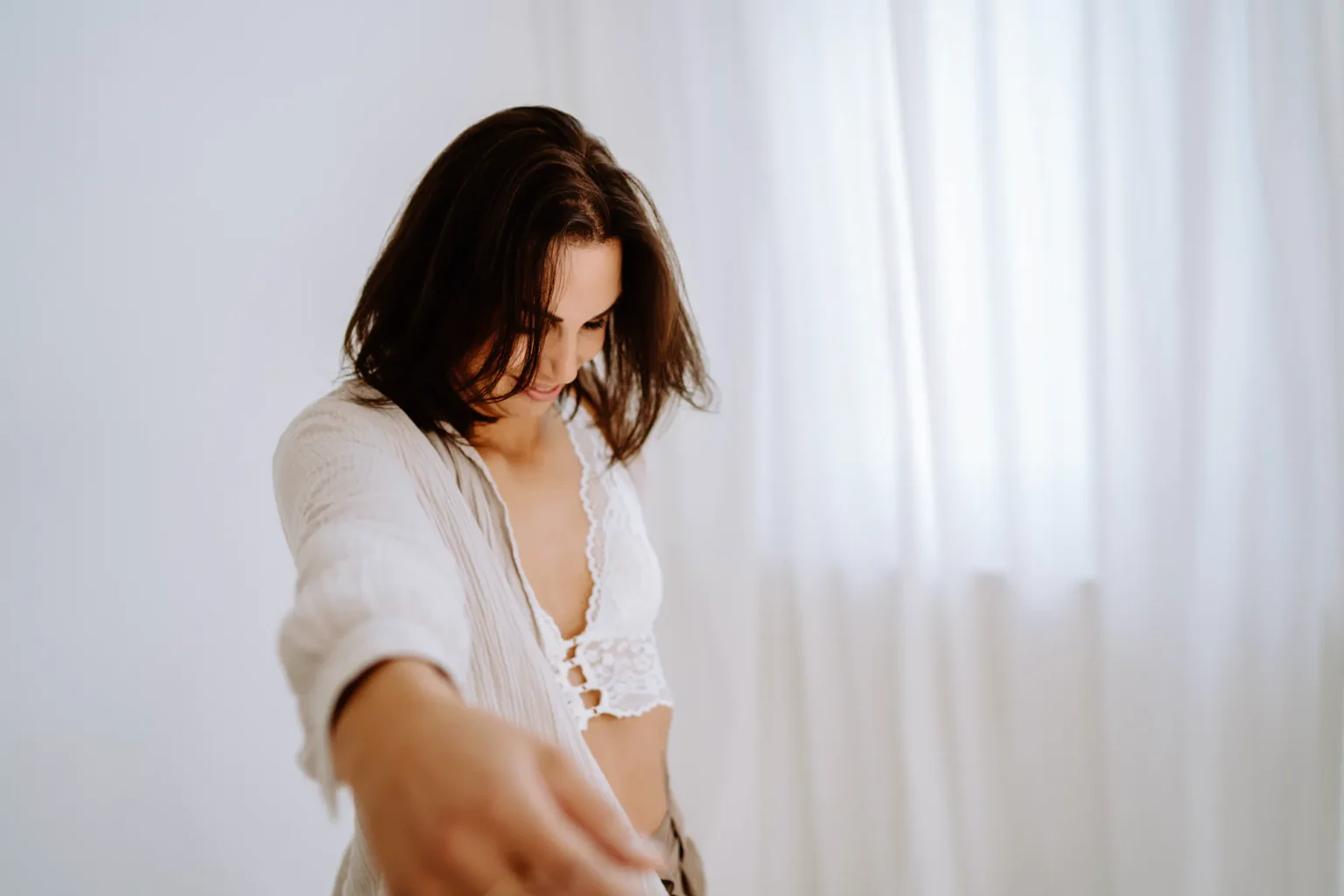 Ungezwungene Fotos bei einem Selbstliebe Fotoshoot im Fotostudio in Weilheim